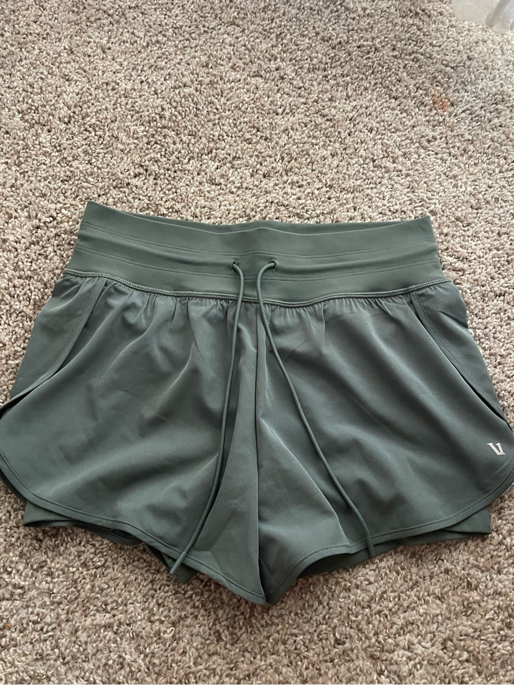 vuori daily speed shorts